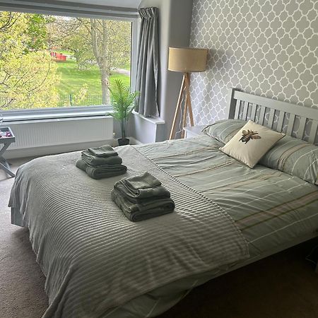 Lovely, Large Double Bedroom With Park View In Home Hazel Grove エクステリア 写真