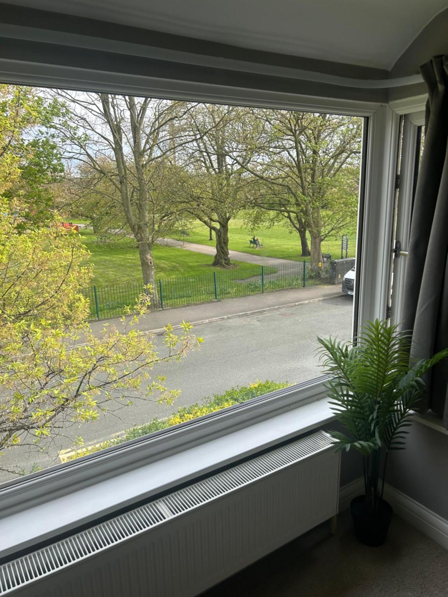 Lovely, Large Double Bedroom With Park View In Home Hazel Grove エクステリア 写真