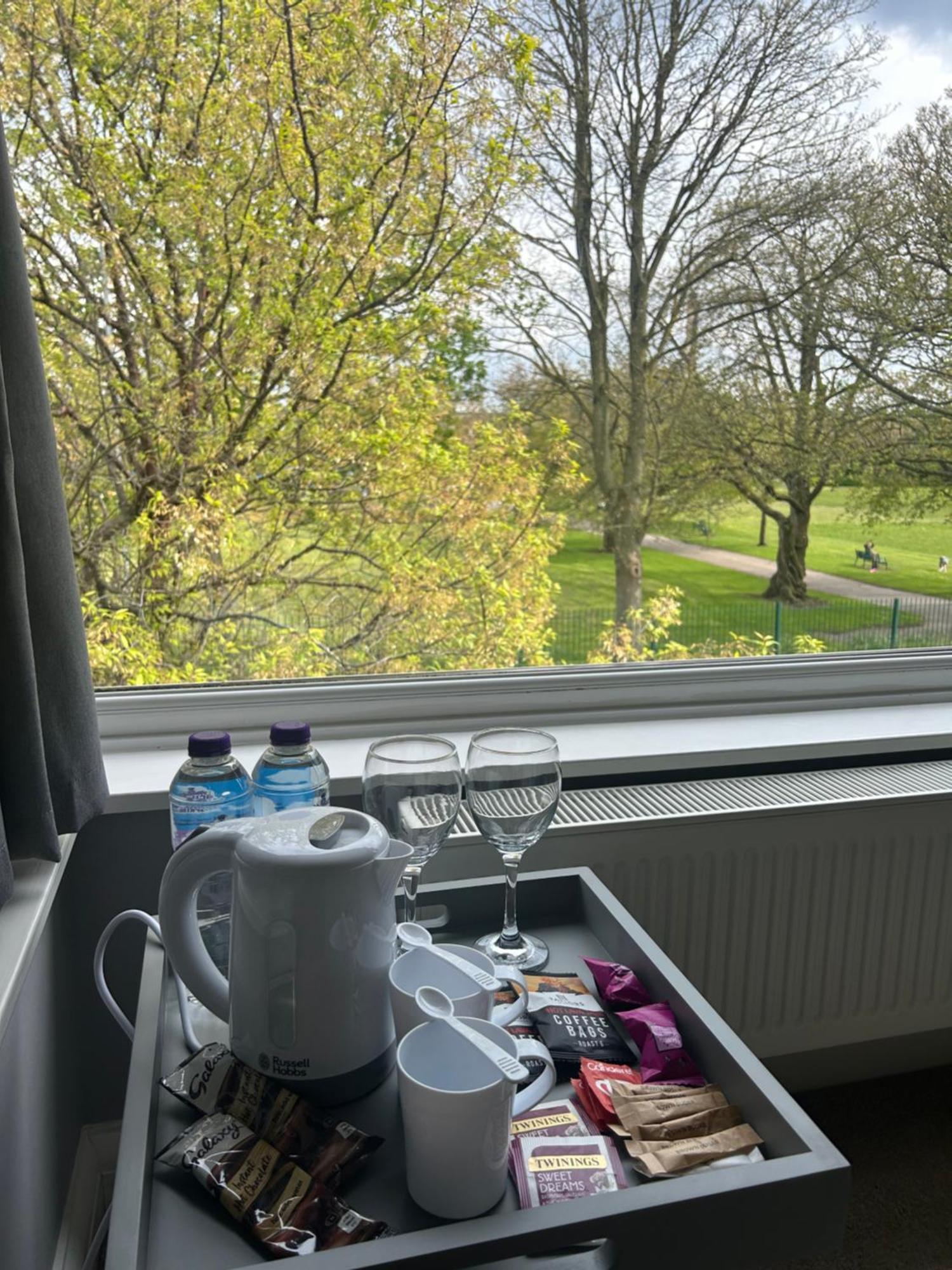 Lovely, Large Double Bedroom With Park View In Home Hazel Grove エクステリア 写真