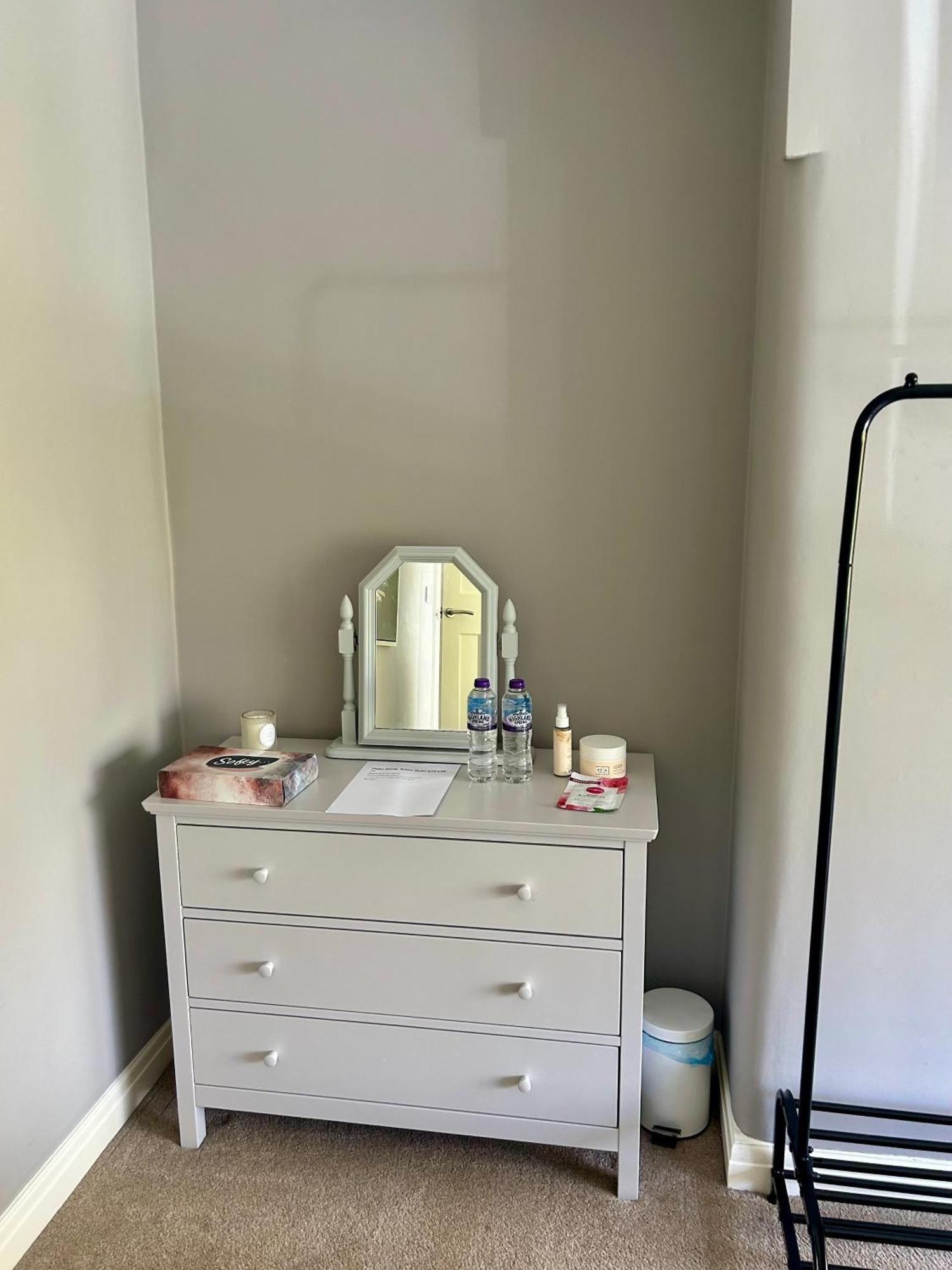 Lovely, Large Double Bedroom With Park View In Home Hazel Grove エクステリア 写真