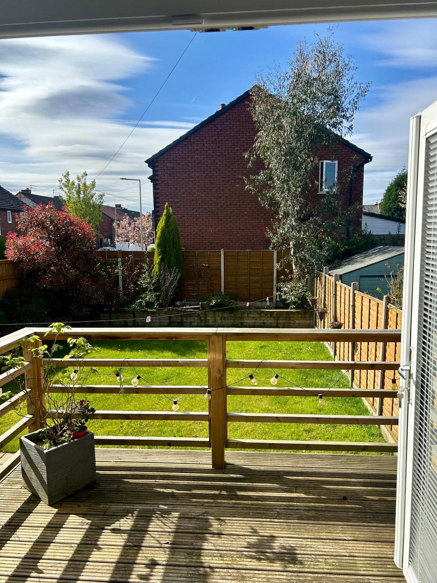 Lovely, Large Double Bedroom With Park View In Home Hazel Grove エクステリア 写真